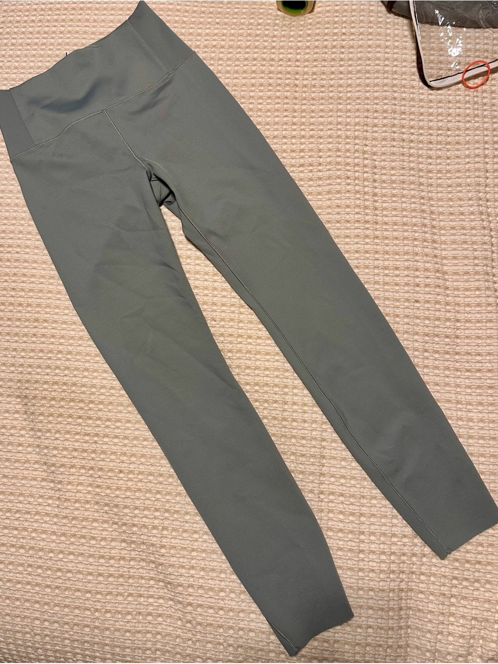 Vuori evolve Olive Green High-Waist Performance Leggings